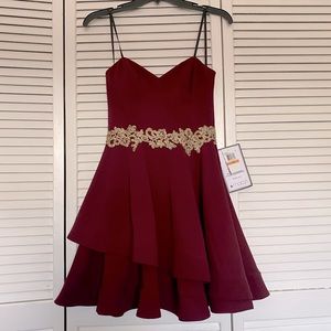 B Darlin juniors strapless dress. Garnet with Gold. Size 7/8. New with tags